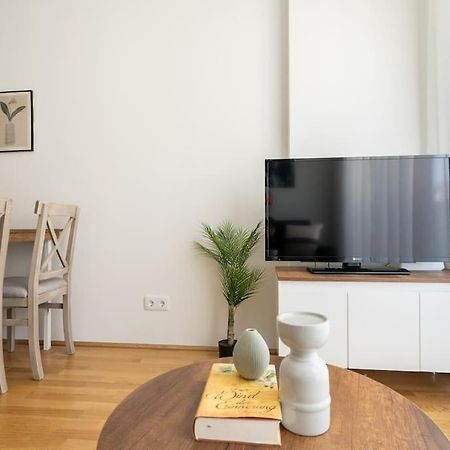 Trendy 1Br, Direct City Access By Hm Вена Экстерьер фото