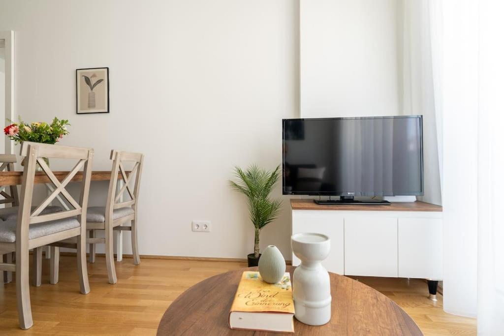 Trendy 1Br, Direct City Access By Hm Вена Экстерьер фото
