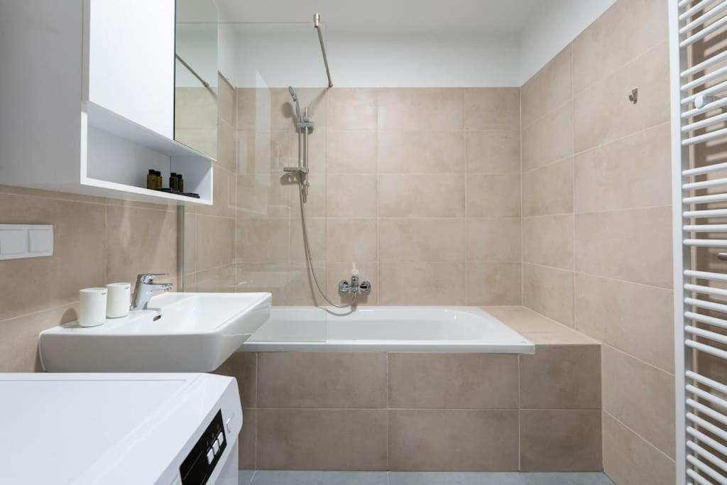 Trendy 1Br, Direct City Access By Hm Вена Экстерьер фото