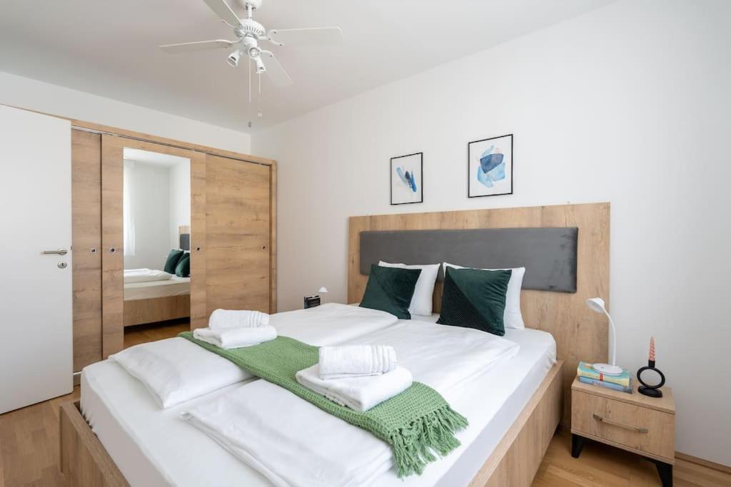 Trendy 1Br, Direct City Access By Hm Вена Экстерьер фото