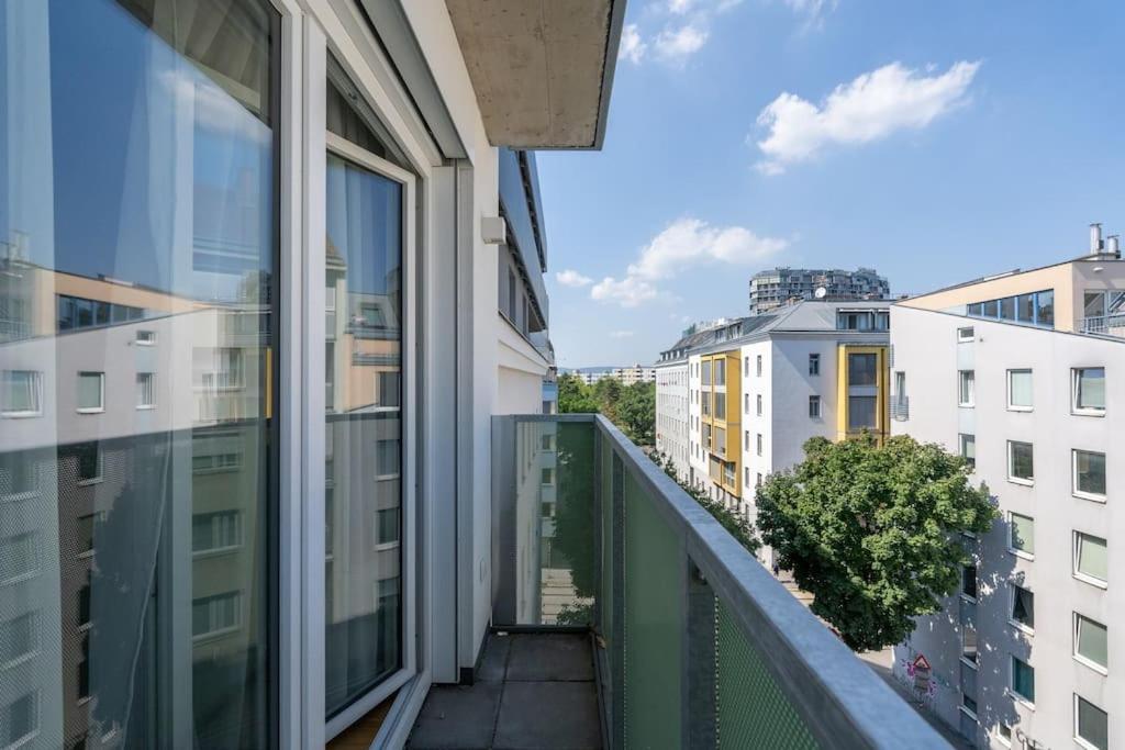 Trendy 1Br, Direct City Access By Hm Вена Экстерьер фото